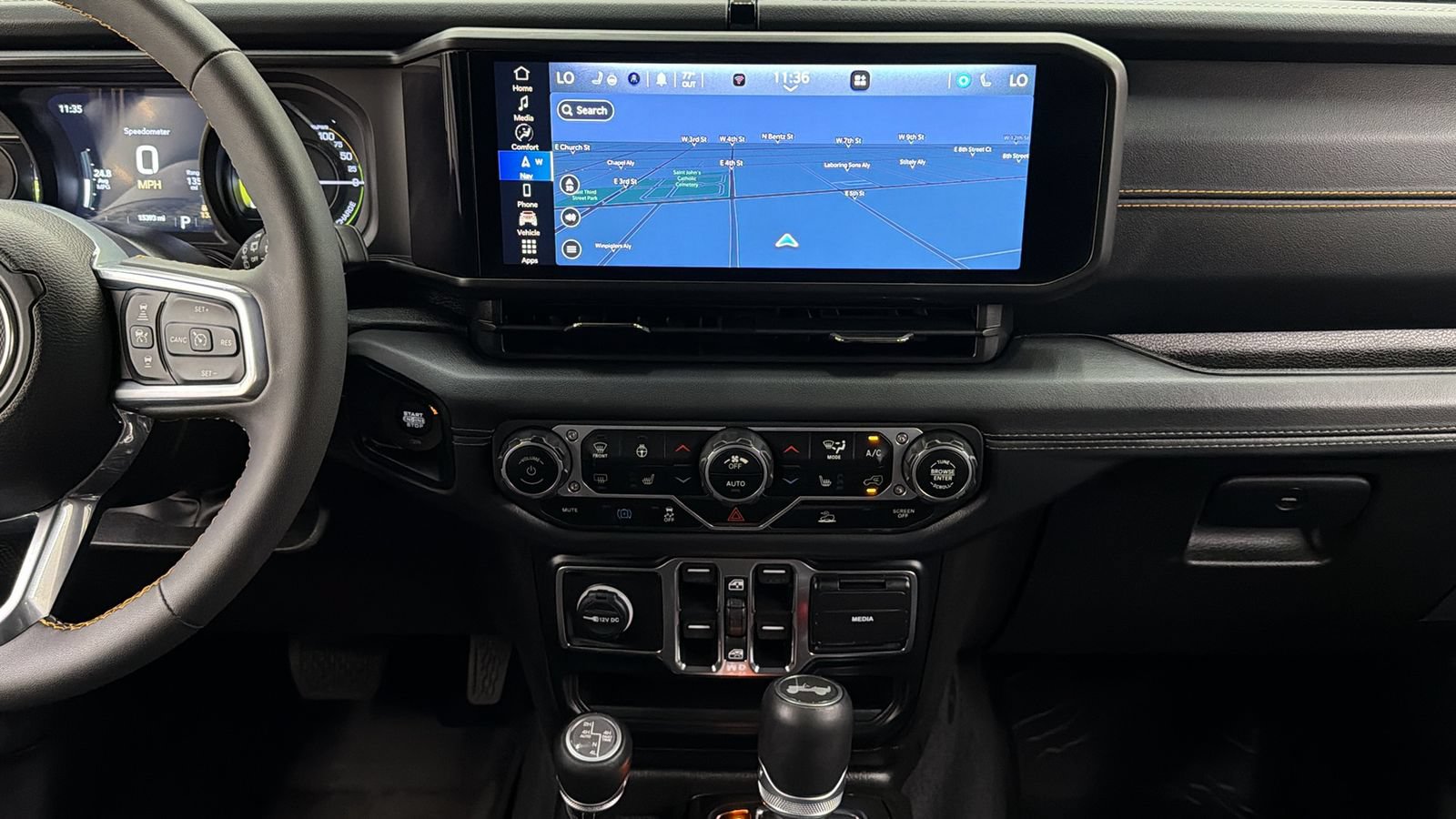 Used 2024 Jeep Wrangler Unlimited Sahara w/ Technology Group AWD/4WD image 20