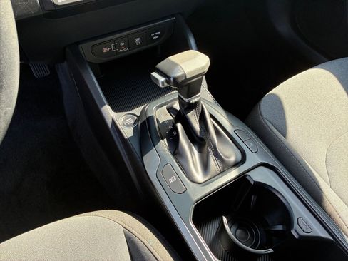 Used 2025 Kia K4 LXS image 40