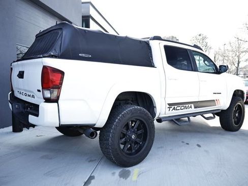 Used 2019 Toyota Tacoma TRD Sport image 11