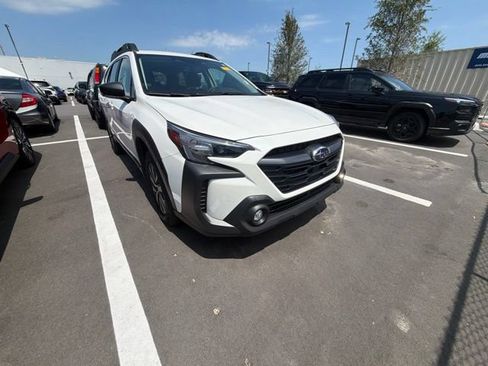 Used 2025 Subaru Outback AWD/4WD image 10