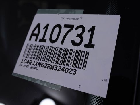 Used 2024 Jeep Wrangler Unlimited image 43