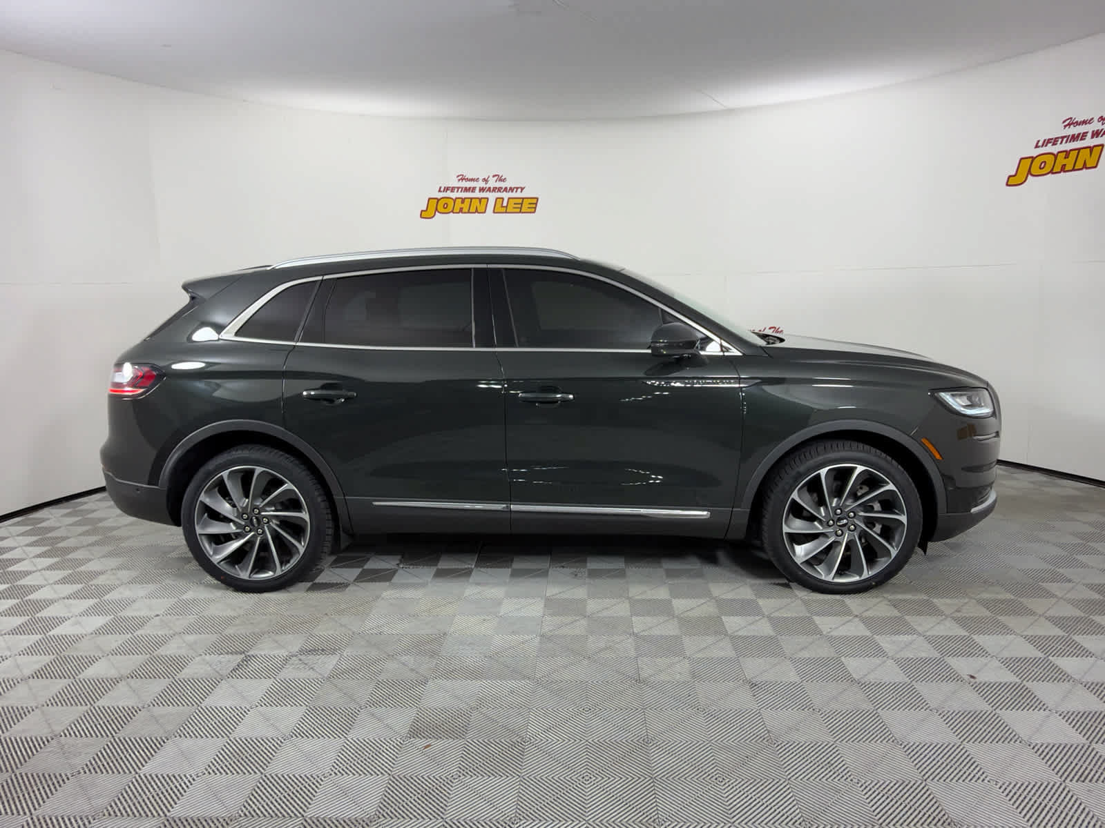 Used 2023 Lincoln Nautilus Reserve w/ Equipment Group 201A AWD/4WD image 7