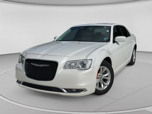Used 2016 Chrysler 300 Limited RWD image 1