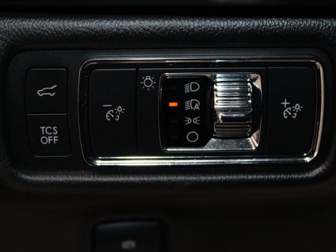 Used 2022 Lincoln Nautilus Reserve FWD image 35