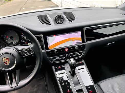 Certified 2023 Porsche Macan S AWD/4WD image 10