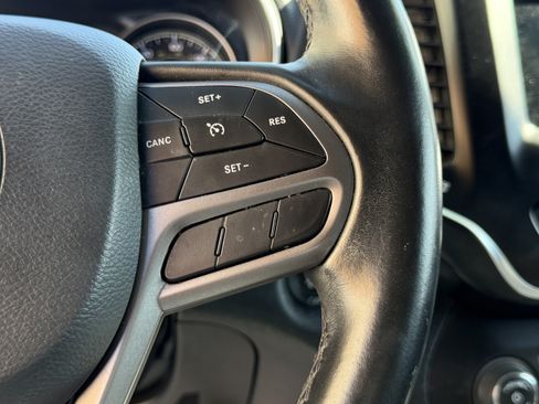 Certified 2019 Jeep Cherokee Latitude Plus FWD image 26