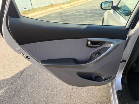 Used 2013 Hyundai Elantra GLS w/ Preferred Pkg image 16