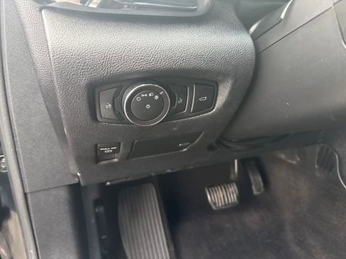 Used 2018 Lincoln Continental Premiere image 16