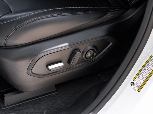 Used 2022 Jeep Grand Cherokee Limited image 45