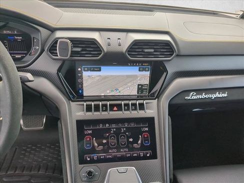 Used 2023 Lamborghini Urus Performante AWD/4WD image 12