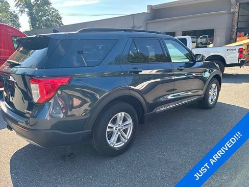 Used 2022 Ford Explorer XLT w/ Equipment Group 202A AWD/4WD image 18