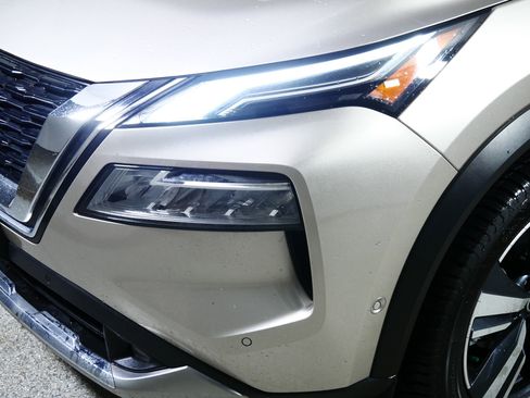 Used 2021 Nissan Rogue Platinum image 16