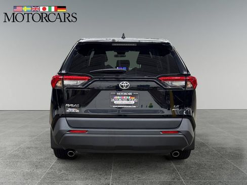 Used 2024 Toyota RAV4 LE AWD/4WD image 4