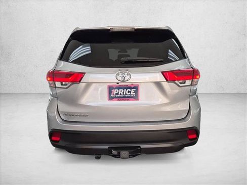 Used 2019 Toyota Highlander LE FWD image 7