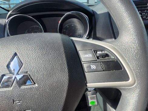 Used 2024 Mitsubishi Outlander SE image 9