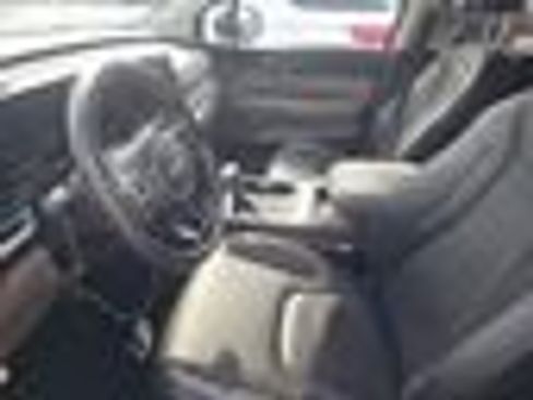 Used 2025 Kia Carnival image 3