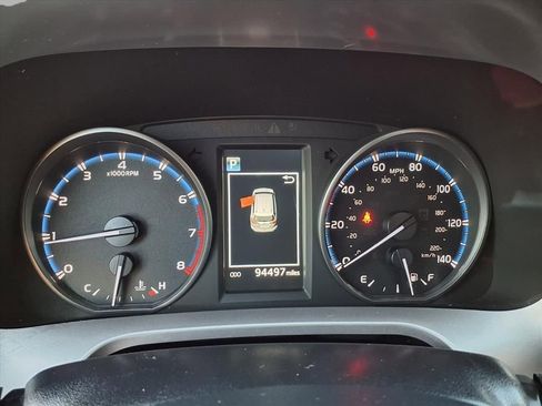 Used 2017 Toyota RAV4 XLE image 14