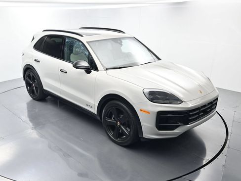 Certified 2026 Porsche Cayenne GTS AWD/4WD image 43