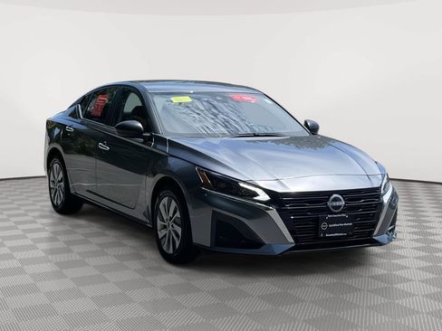 Used 2025 Nissan Altima 2.5 S FWD image 3