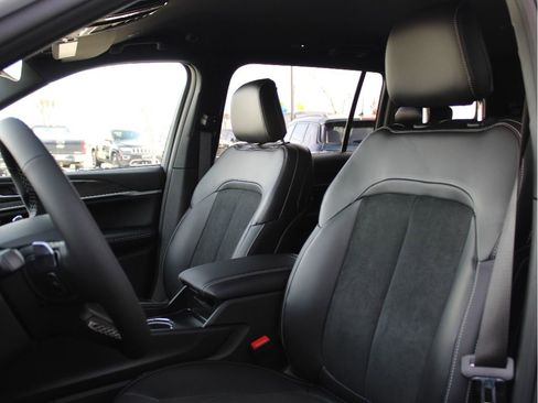 New 2026 Jeep Grand Cherokee L 4WD image 8