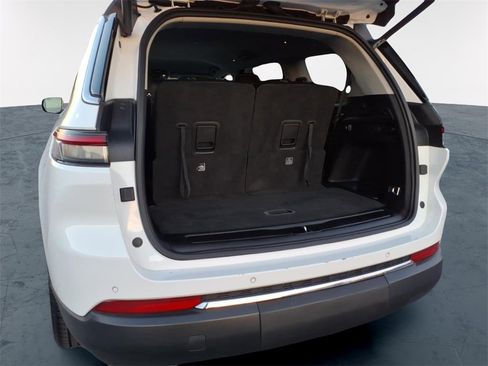 Used 2023 Jeep Grand Cherokee L Limited image 11