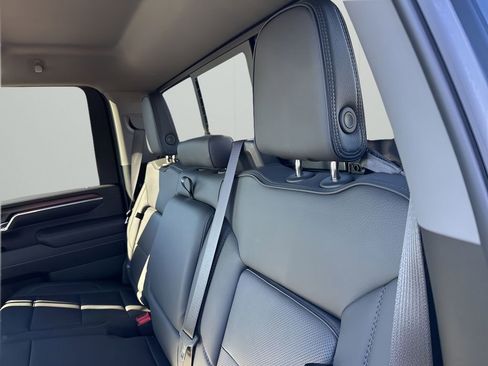 Used 2025 GMC Sierra 3500 Denali w/ Denali Reserve Package image 19