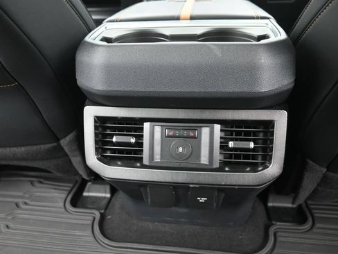 Used 2024 Ford F250 Platinum AWD/4WD image 16