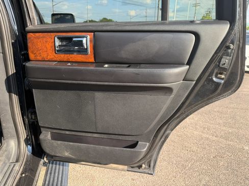 Used 2015 Lincoln Navigator 4WD image 29