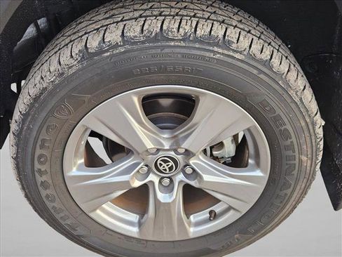 Used 2024 Toyota RAV4 XLE AWD/4WD image 5
