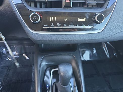 Used 2021 Toyota Corolla LE image 30