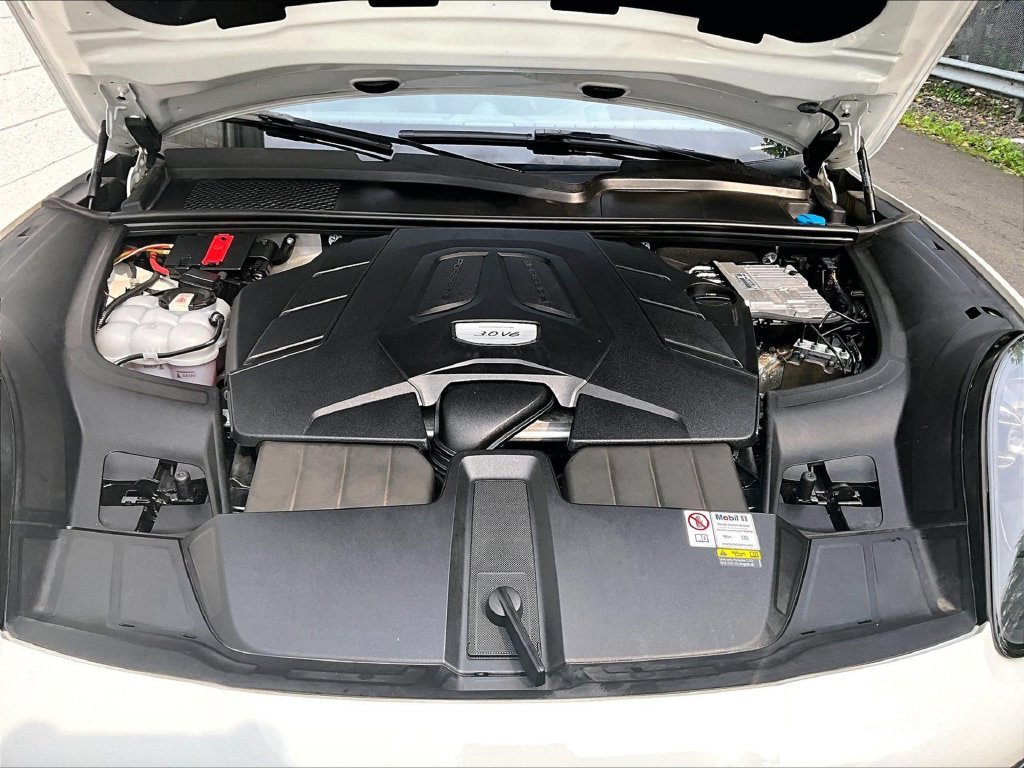 Certified 2023 Porsche Cayenne AWD/4WD image 15