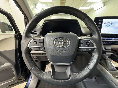 Used 2024 Toyota Sienna XLE image 31