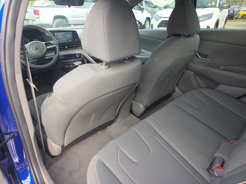 Used 2022 Hyundai Elantra SEL image 10