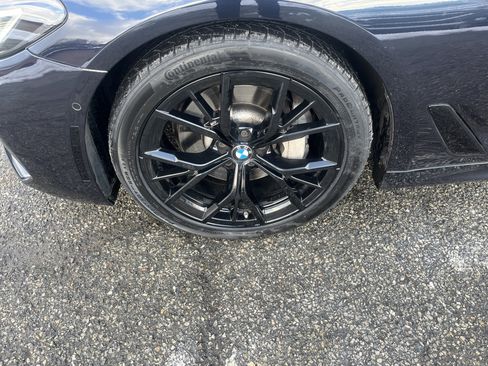 Used 2022 BMW 530i xDrive w/ M Sport Package image 10