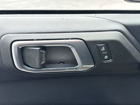 Used 2025 Ford Bronco Badlands image 14