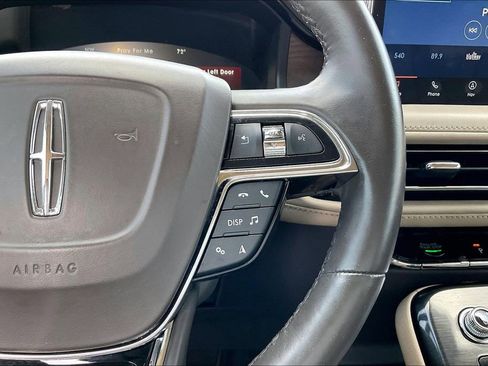 Used 2022 Lincoln Nautilus Reserve w/ Luxury Package FWD image 11