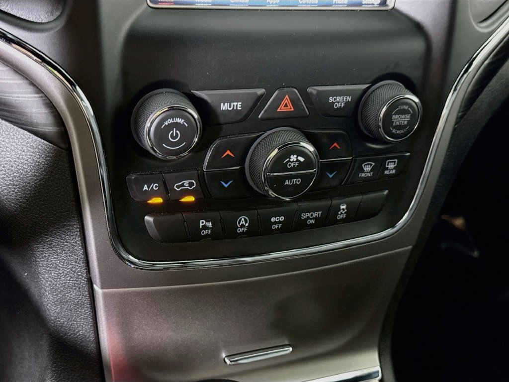 Used 2021 Jeep Grand Cherokee Laredo AWD/4WD image 8
