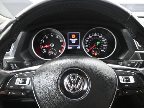 Used 2019 Volkswagen Tiguan SE w/ Panoramic Sunroof Package AWD/4WD image 15