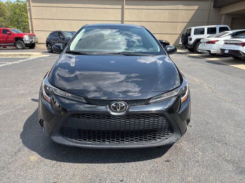 Used 2022 Toyota Corolla LE image 2