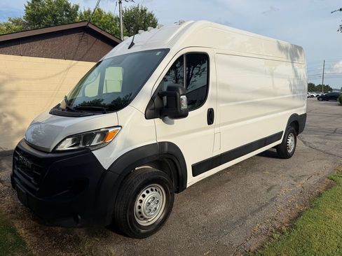 Used 2024 RAM ProMaster 2500 FWD image 1
