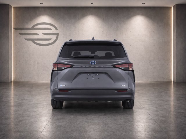 Used 2025 Toyota Sienna XLE FWD image 5