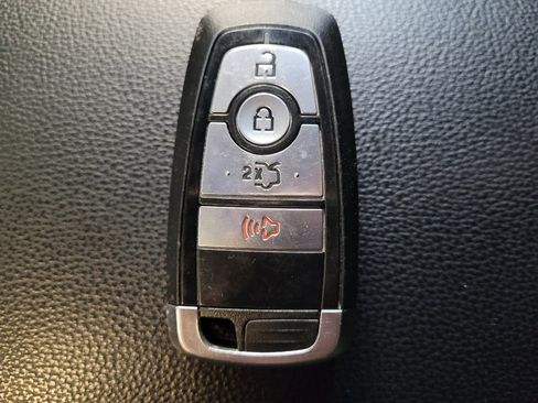 Used 2020 Ford Fusion SE FWD image 32