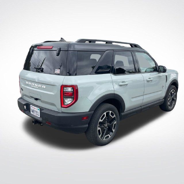 Used 2022 Ford Bronco Sport Outer Banks w/ Tech Package AWD/4WD image 2
