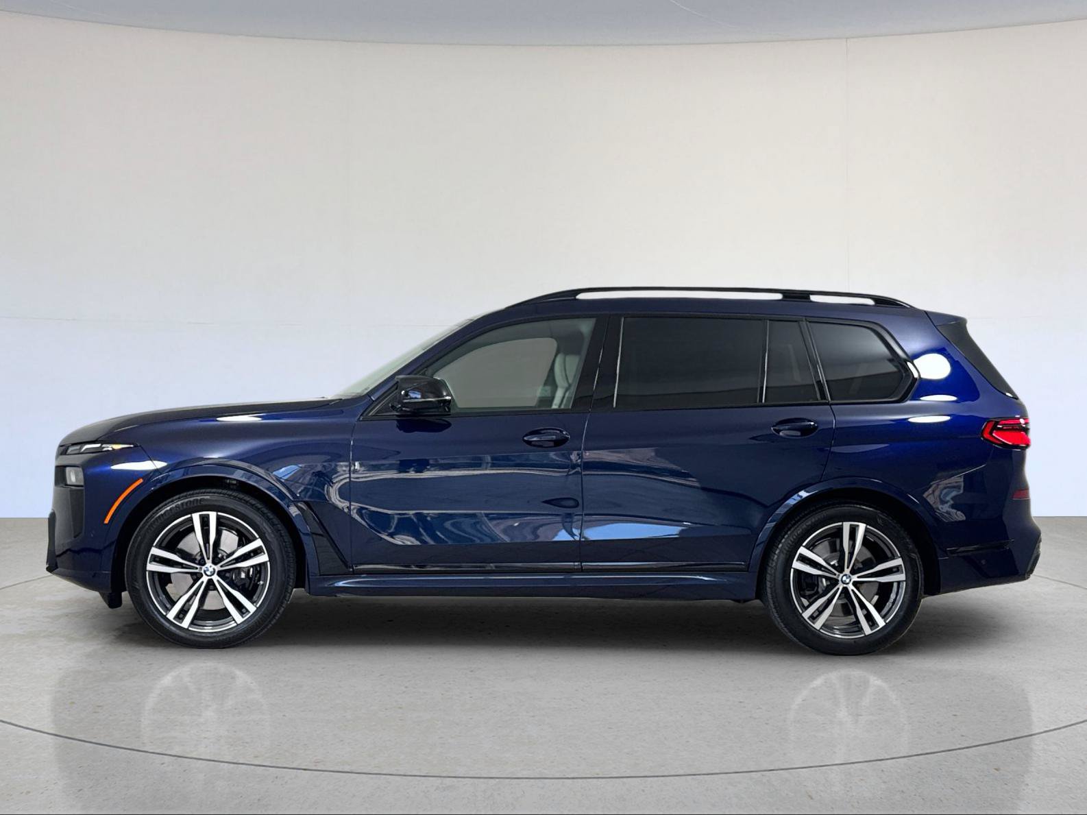 Used 2026 BMW X7 M60i AWD/4WD image 3