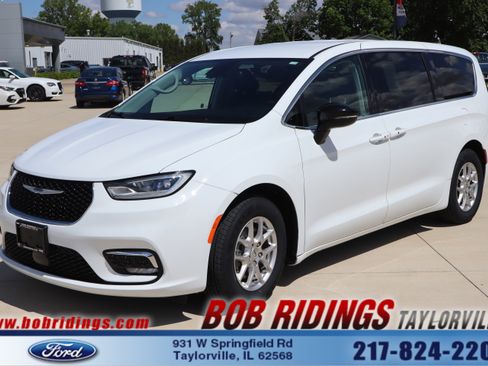 Used 2024 Chrysler Pacifica Touring-L FWD image 1