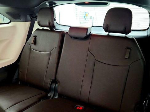 Used 2023 Toyota Sienna Platinum image 23