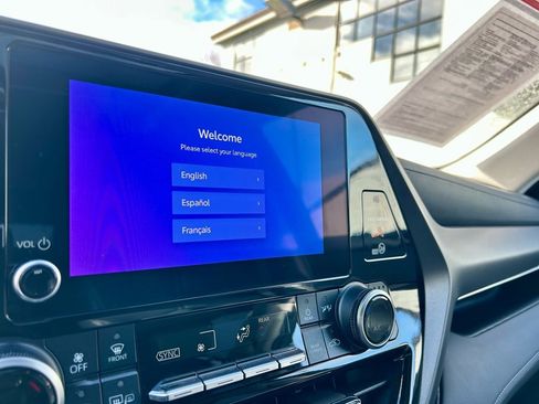 Certified 2024 Toyota Highlander XLE image 24