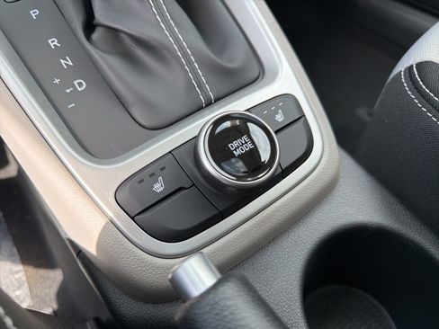 New 2026 Hyundai Venue SEL FWD image 28