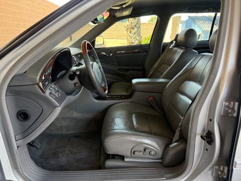 Used 2002 Cadillac De Ville DTS w/ Premium Equipment Pkg image 30