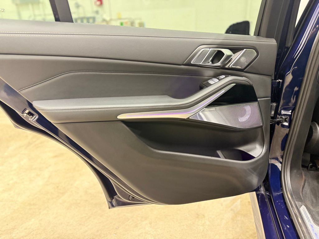 Used 2025 BMW ALPINA XB7 AWD/4WD image 57